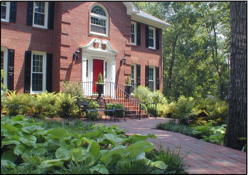 Duluth traditional home shady entrance